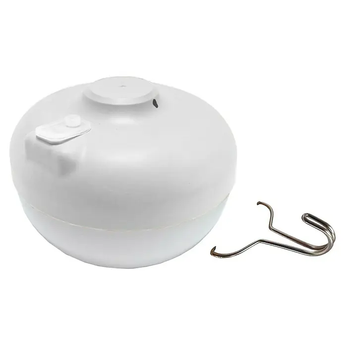 New Garden Aplique para exterior LED con batería Cherry - 9 W, 900 lm, Blanco - Humidificador blanco con gancho para colgar. El humidificador tiene una forma redonda y una pequeña tapa en la parte superior.