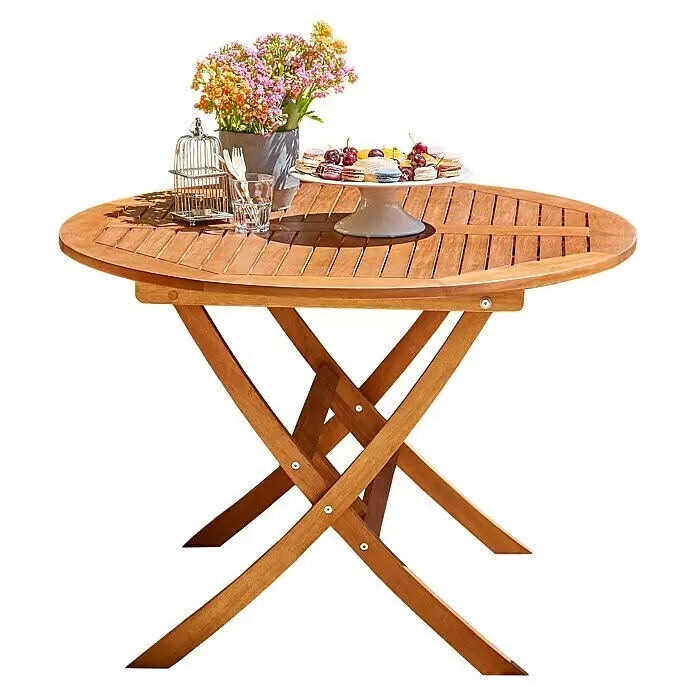 Sunfun Diana Gartentisch rund - Ø x H: 107 x 75 cm, Akazie, Naturbraun, Klappbar - Brauner Klapptisch aus Holz, dekoriert mit Blumen, Makronen und Kirschen.