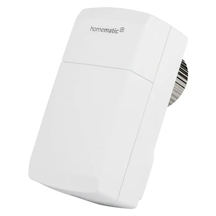 Homematic IP Heizkörper-Thermostat HmIP-eTRV-C-2 - M30 x 1,5 mm, Batteriebetrieben, Weiß - Nahaufnahme eines weißen Homematic-Geräts, das an eine Steckdose angeschlossen ist, vor einem schwarzen Hintergrund.