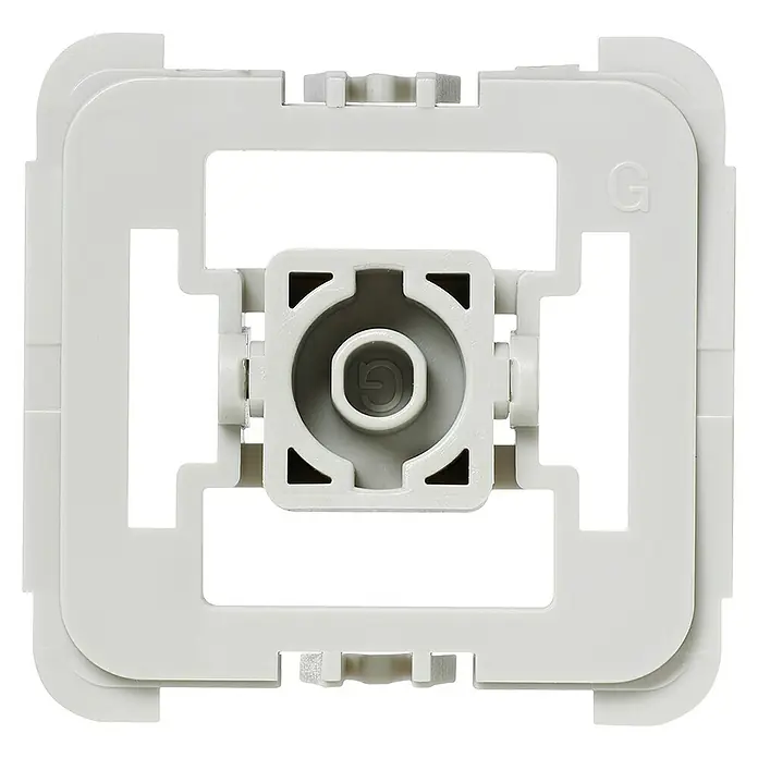 Homematic IP Adapter EQ3-ADA-G55 - 20 Stk., Passend für: Gira Schalterprogramme Standard 55/E2/Event/Esprit/E22/ClassiX/E3/Studio - Nahaufnahme eines weißen Gerätebecher-Einsatzes mit quadratischem Design und zentralem "G"-Logo, der ein modernes und funktionales Aussehen vermittelt.