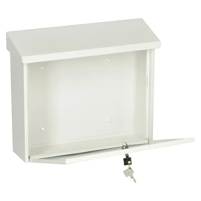 Portaferm Wandbriefkasten PF 55 - L x B x H: 10 x 37,7 x 32 cm, Weiß, Stahl - Ein weißer, offener Briefkasten mit Schlüssel hängt vor einem schwarzen Hintergrund. Der Briefkasten ist aus Metall gefertigt.