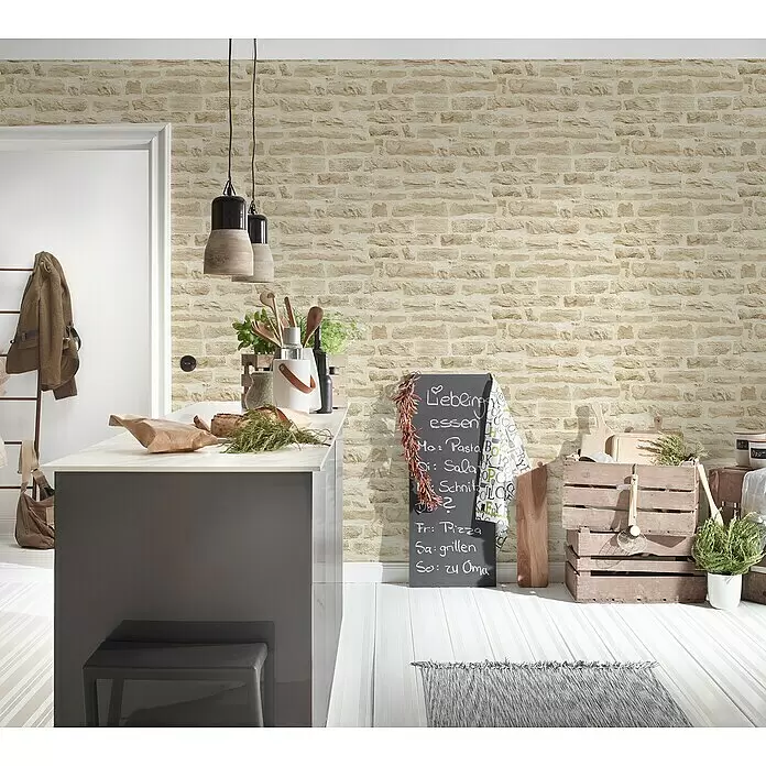 A.S. Création Elements Vliestapete Steine I - Beige, Steinoptik, 10,05 x 0,53 m - Beige Ziegelsteinmuster-Tapete an einer Küchenwand, passend zur rustikalen Einrichtung.