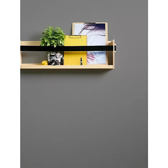 A.S. Création New Life Vliestapete - Dunkelgrau, Uni, 10,05 x 0,53 m - Holzregal mit schwarzem Gurt, hält Pflanze, Zitrone und Klemmbretter. Naturholz-Finish.