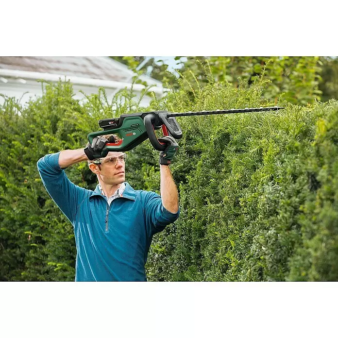 Bosch Power for All 18V Akku-Heckenschere UniversalHedgeCut 18V-55 - 18 V, Li-Ionen, Ohne Akku, Schnittlänge: 50 cm - Anwendungsbeispiel