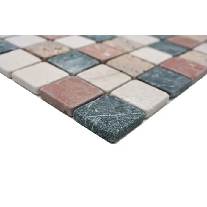 Mosaikfliese Quadrat Mix MOS 32/RND - 30,5 x 30,5 cm, Beige/Rot/Grün, Matt - Nahaufnahme von Mosaikfliesen in verschiedenen Farben, die ein interessantes Muster ergeben.