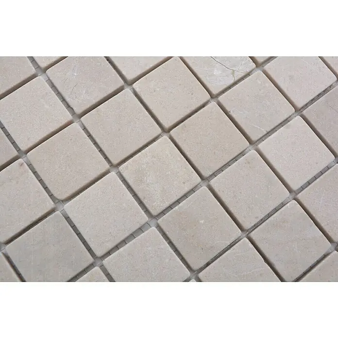 Mosaikfliese Quadrat Uni MOS 32/13R - 30,5 x 30,5 cm, Beige, Matt - Nahaufnahme von beigen quadratischen Mosaikfliesen, die ein elegantes und einheitliches Muster für die Inneneinrichtung bilden.