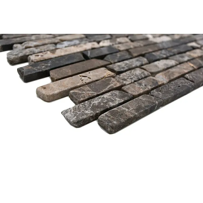 Mosaikfliese MOS BRICK 476 - 32,2 x 30,5 cm, Braun, Matt - Nahaufnahme von Naturstein-Mosaikfliesen in verschiedenen Brauntönen, die eine rustikale und elegante Optik erzeugen.