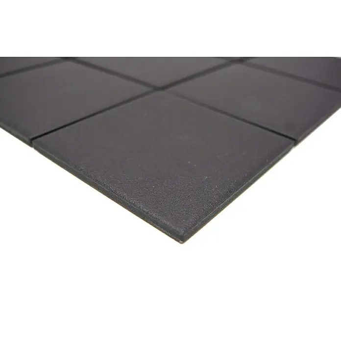 Mosaikfliese Quadrat RAT 890 - 29,8 x 29,8 cm, Schwarz, Matt - Nahaufnahme von strukturierten, grauen quadratischen Bodenfliesen. Ein minimalistisches und modernes Designelement für stilvolle Innenräume.