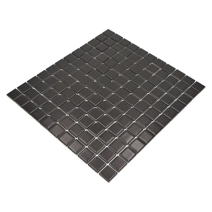 Mosaikfliese Quadrat Uni M 892 - 32,6 x 30 cm, Schwarz, Matt - Nahaufnahme eines Blatts schwarzer Mosaikfliesen mit quadratischen Fliesen auf einem Netz, ideal für moderne Designs.