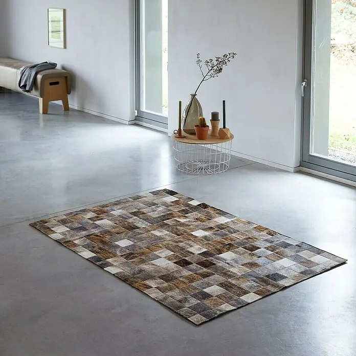 Esbeco Kuhfell Patchwork - Hellbraun, 100 % Echtfell, 180 x 120 cm - Quadratischer Patchwork-Teppich mit verschiedenen Brauntönen, der jedem Raum Wärme und Stil verleiht. Perfekt für moderne Wohnräume.