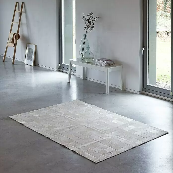 Esbeco Kuhfell Patchwork - Weiß, 100 % Echtfell, 180 x 120 cm - Stimmungsaufnahme