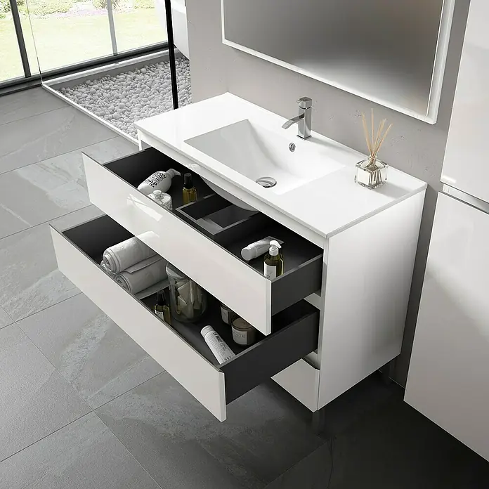 Mueble bajo de lavabo Celia - 45 x 60 x 85 cm, Blanco - Mueble de baño moderno con lavabo y cajones abiertos que muestran artículos de tocador y toallas. Diseño elegante para baños contemporáneos.