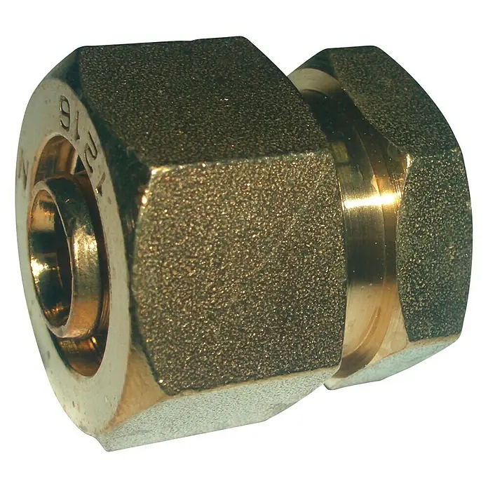 Isoltubex Tapón recuperable - 20 mm, ¾″ - Primer plano de un racor de tubería dorado con extremos hexagonales sobre un fondo negro.