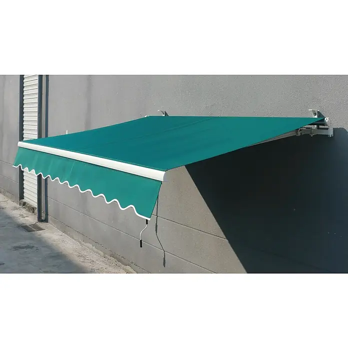 Sunfun Gelenkarmmarkise - Grün, Breite: 4 m, Ausfall: 2,5 m - Eine grüne Markise mit weißem Rand ist an einer grauen Wand befestigt, die Schatten wirft. Ideal für Sonnenschutz und stilvolles Design.