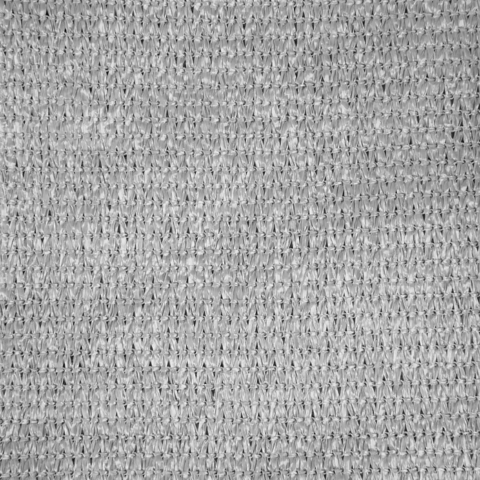 Windhager Sonnensegel Elba - L x B: 3,6 x 3,6 m, Grau - Nahaufnahme eines silbernen Sonnenschutznetzes, das eine strukturierte und reflektierende Oberfläche für Beschattungszwecke bietet.