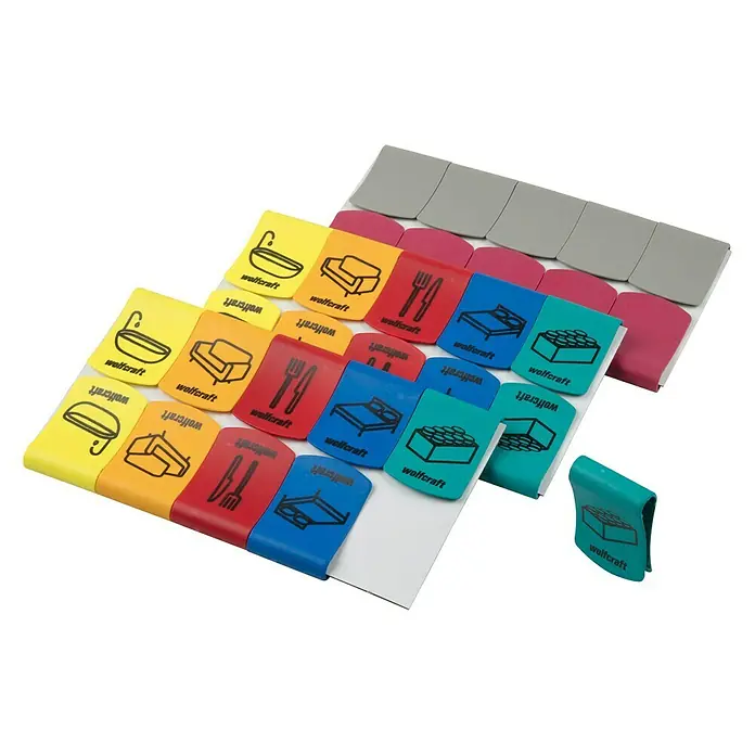 Wolfcraft Clips de plástico para mudanzas - 30 ud., Apto para: Cajas de mudanza - Primer plano de un juego de marcado de muebles Wolfcraft con clips coloridos y símbolos para la identificación de muebles.