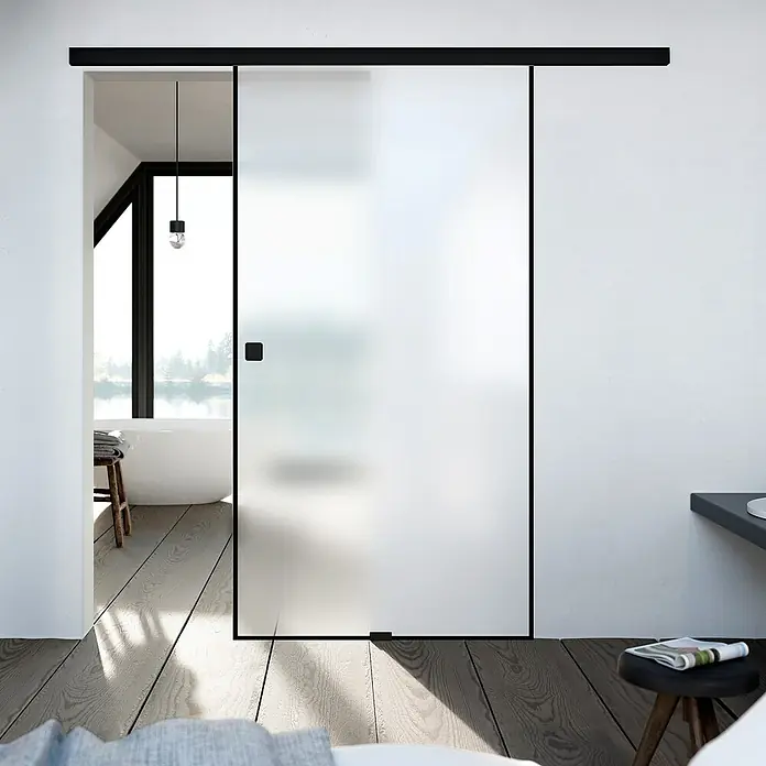 Diamond Doors Black Edition Glasschiebetür Edge - 935 x 2.058 mm, Einscheibensicherheitsglas (ESG), Milchglas - Elegante Schiebetür mit satiniertem Glas und schwarzem Rahmen, die modernes Design und Funktionalität in jedem Raum vereint.