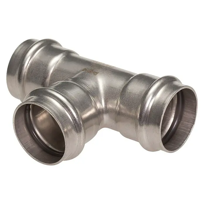 Edelstahl-Press-T-Stück - Durchmesser: 18 mm - Bild eines Edelstahl-T-Stücks. Es ist für Rohre konzipiert und hat ein glänzendes, metallisches Aussehen, das seine Haltbarkeit unterstreicht.