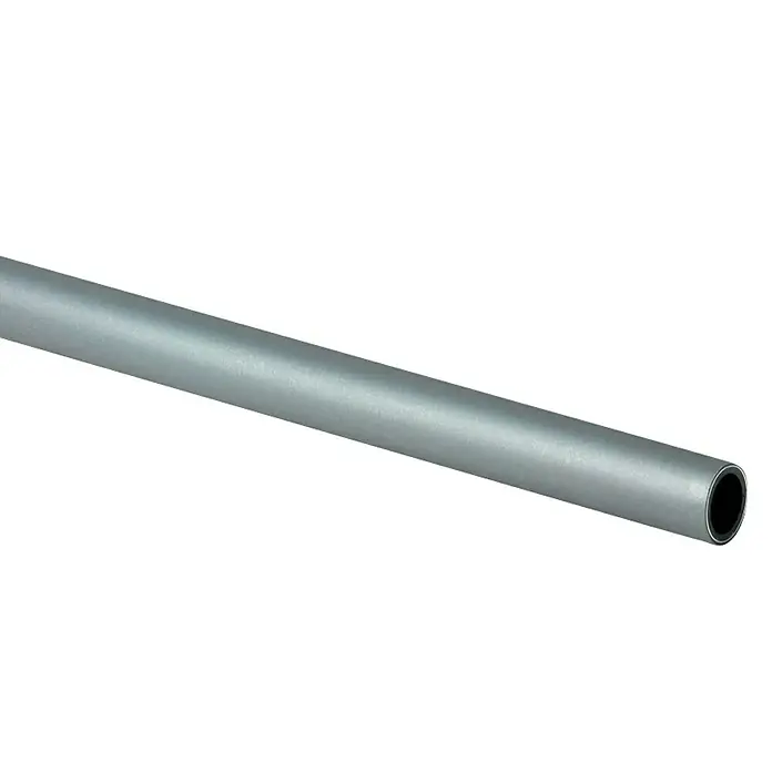 Viega Raxofix Alu-Verbundrohr - Durchmesser: 25 mm, Länge: 2,5 m - Graues Metallrohr, das auf einem schwarzen Hintergrund liegt. Ideal für Bauprojekte und industrielle Anwendungen mit glatter Oberfläche.
