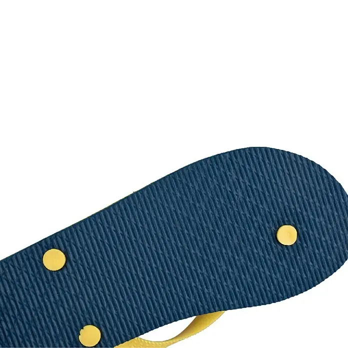 Seac Sub Chanclas de dedo Ohau - 45, Azul/Amarillo - Primer plano de la suela de una chancla azul con detalles amarillos, mostrando un diseño sencillo pero elegante.