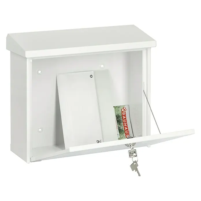 Burg-Wächter Wandbriefkasten Comfort 913 - L x B x H: 38 x 14,8 x 34 cm, Weiß, Stahl, Öffnungsstopp - Ein weißer Briefkasten mit geöffneter Tür, gefüllt mit Post und einem Bauhaus-Katalog, mit Schlüsseln am Schloss hängend.