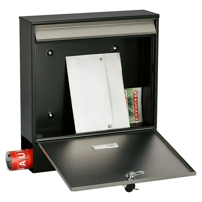Burg-Wächter Wandbriefkasten Oxford - L x B x H: 10 x 36,2 x 40,3 cm, Schwarz, Silber, Stahl, Zeitungsfach - Bild eines schwarzen Briefkastens mit geöffneter Tür, der Briefe und eine Bauhaus-Werbung enthält.