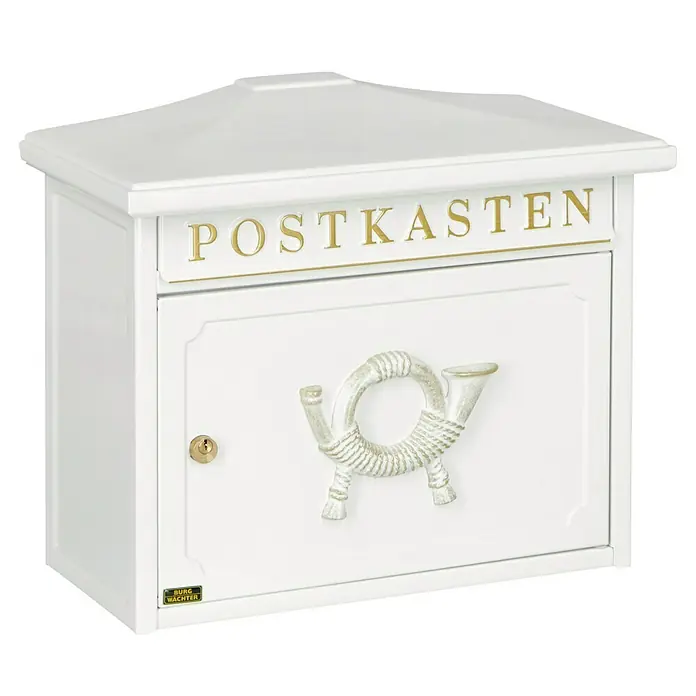 Burg-Wächter Wandbriefkasten Sylt - L x B x H: 20,5 x 41 x 34,5 cm, Weiß, Stahl - Ein weißer Burg Wächter Postkasten mit goldenem Schriftzug und Posthorn-Motiv.