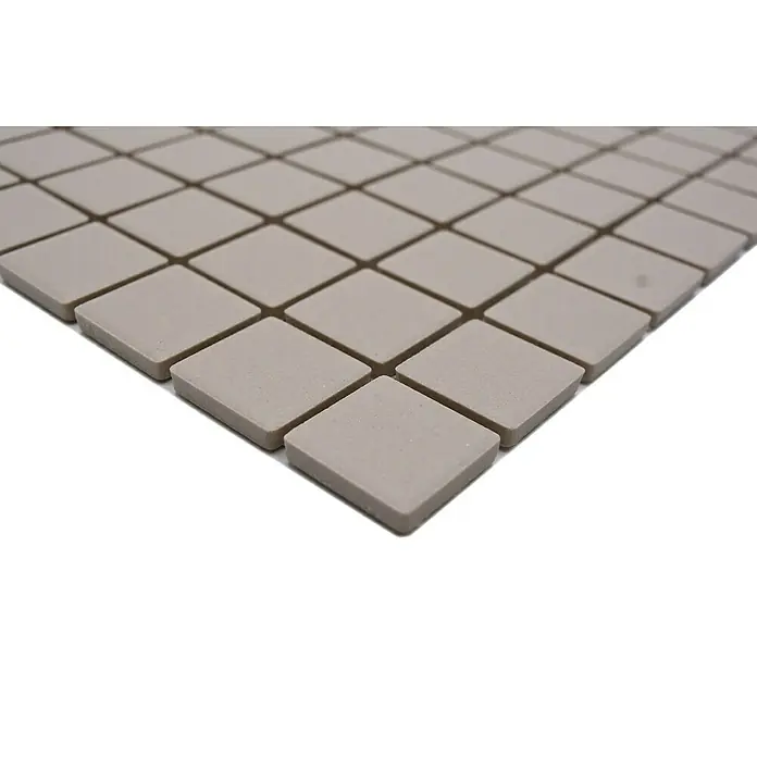 Mosaikfliese Quadrat Uni CU 040 - 32,6 x 30 cm, Beige, Matt - Nahaufnahme von quadratischen, beigefarbenen Mosaikfliesen, die ein gleichmäßiges Muster bilden und sich ideal für Badezimmer oder Küchen eignen.