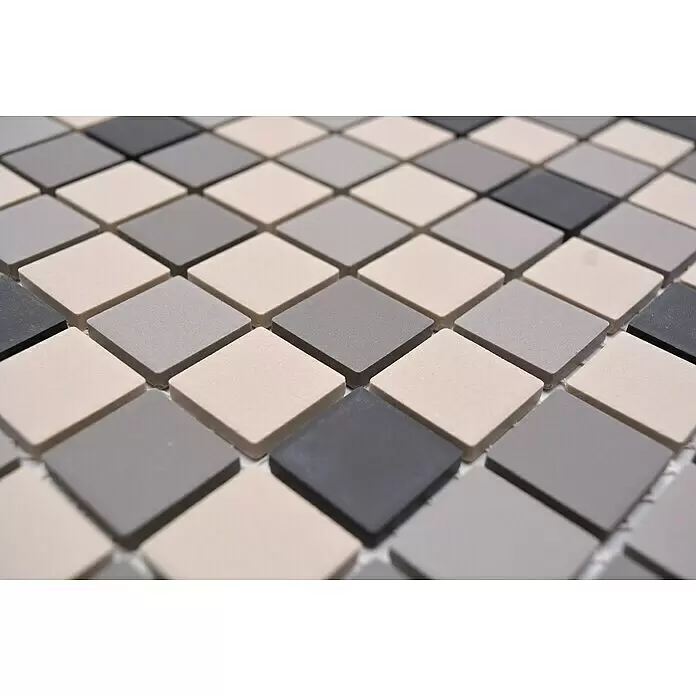 Mosaikfliese Quadrat Mix CU 010 - 32,6 x 30 cm, Beige/Braun, Matt - Nahaufnahme matter Mosaikfliesen in Creme, Hellgrau und Dunkelgrau, diagonal angeordnet.