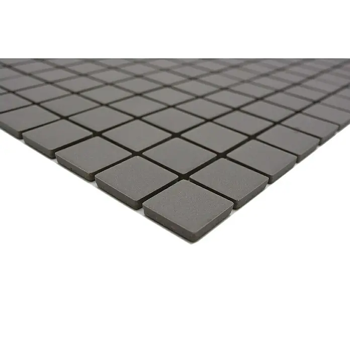 Mosaikfliese Quadrat Uni CU 030 - 32,6 x 30 cm, Grau, Matt - Nahaufnahme eines Musters aus grauen quadratischen Mosaikfliesen, ideal für moderne Innenarchitekturprojekte.