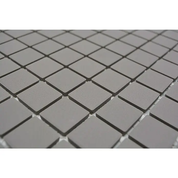 Mosaikfliese Quadrat Uni CU 030 - 32,6 x 30 cm, Grau, Matt - Nahaufnahme von grauen quadratischen Mosaikfliesen, die ein modernes und minimalistisches Design für Innenräume bieten.