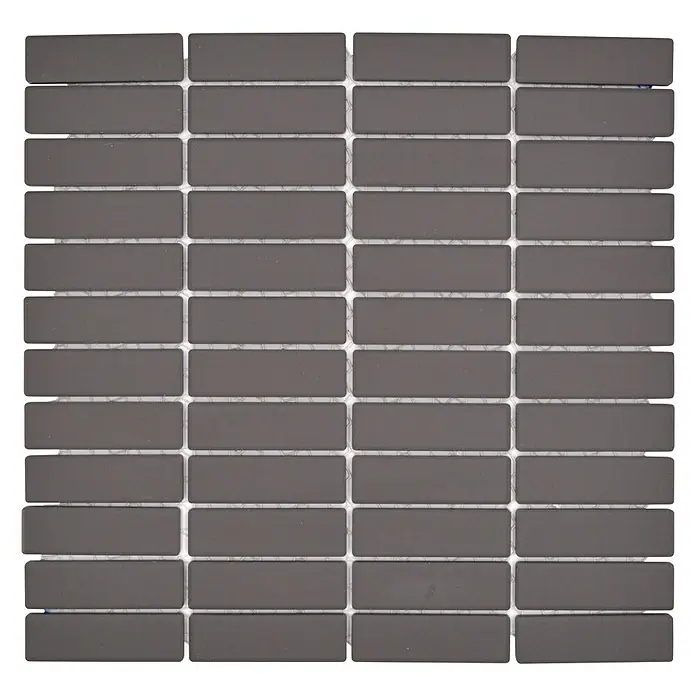 Mosaikfliese Stäbchen Uni CU ST 051 - 29,7 x 29 cm, Braun, Matt - Nahaufnahme eines Mosaikfliesen-Dekors in einem grauen Farbton mit hellen Fugenlinien, perfekt für moderne Innenräume.