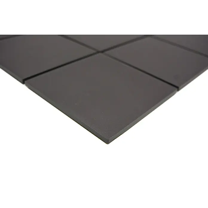 Mosaikfliese Quadrat Uni CU 922 - 29,8 x 29,8 cm, Schwarz, Matt - Nahaufnahme von anthrazitfarbenen Bodenfliesen, die ein modernes, quadratisches Muster bilden und für stilvolle Innenräume geeignet sind.