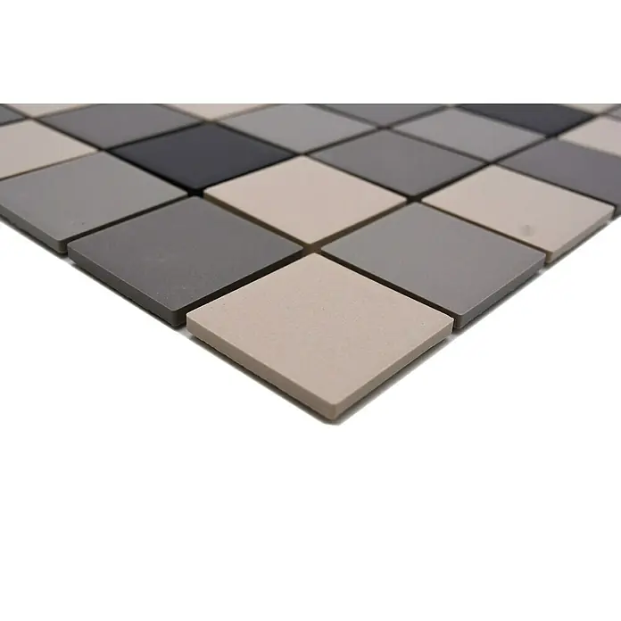 Mosaikfliese Quadrat Mix CU 213 - 29,8 x 29,8 cm, Braun/Beige, Matt - Nahaufnahme von quadratischen, matten Mosaikfliesen in Grau- und Beigetönen, die ein stilvolles und modernes Muster bilden.