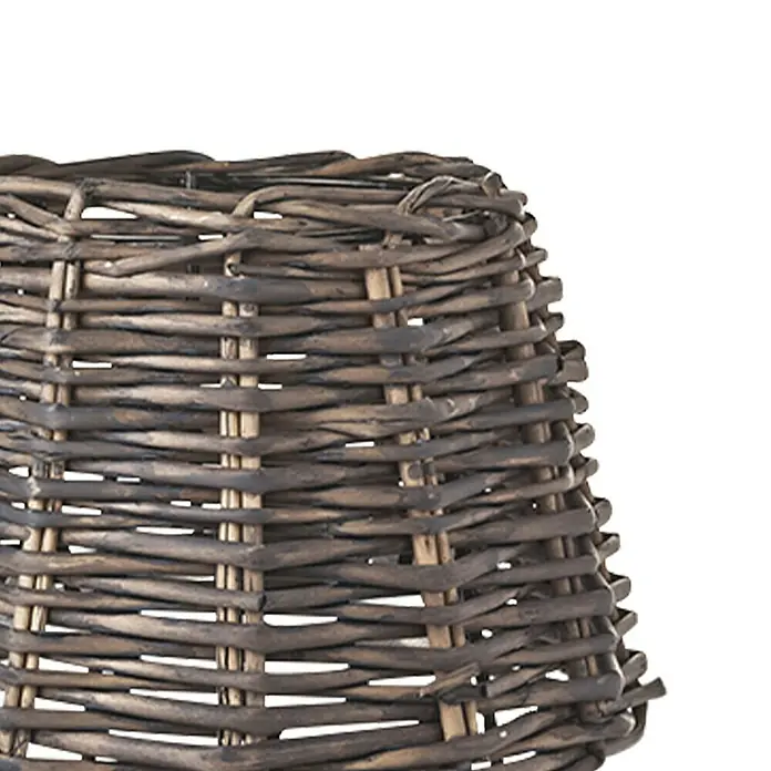 Home Sweet Home Lampenschirm Roseau - 20 cm, Dunkelbraun, Rattan, Oval - Nahaufnahme eines braunen Korbes mit geflochtenem Muster, ideal als Dekoration oder zur Aufbewahrung.