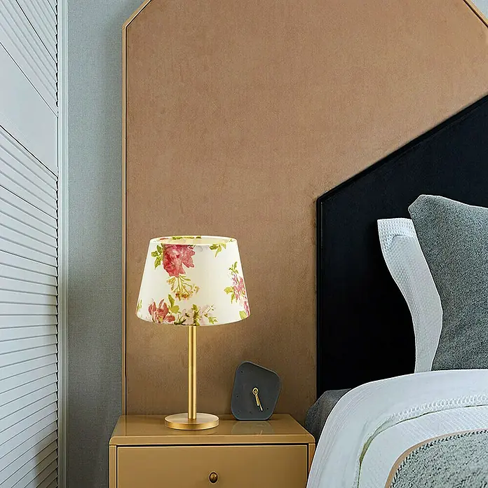 Home Sweet Home Lampenschirm Blumen - Ø x H: 20 x 13 cm, Creme, Bunt, Baumwolle, Rund - Elegante Nachttischlampe mit floralem Lampenschirm, die eine warme und gemütliche Atmosphäre im Schlafzimmer erzeugt. Das perfekte Accessoire für eine stilvolle Einrichtung.