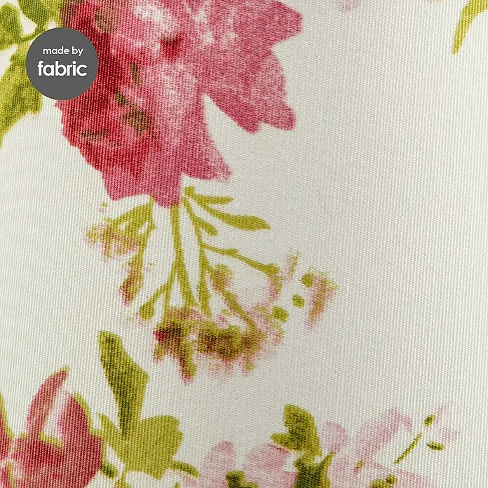 Home Sweet Home Lampenschirm Blumen - Ø x H: 20 x 13 cm, Creme, Bunt, Baumwolle, Rund - Detailaufnahme eines Stoffmusters mit rosa Blumen und grünen Blättern auf weißem Grund, ideal für Wohnaccessoires und Bekleidung.