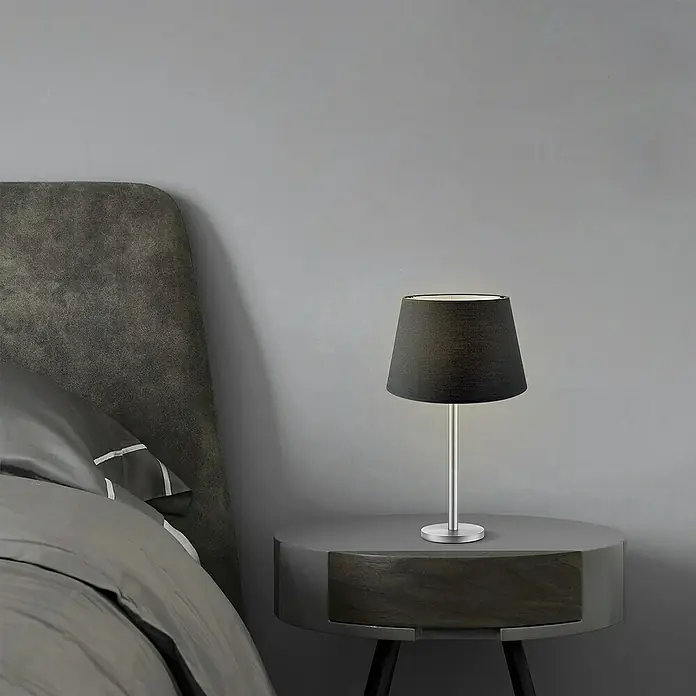 Home Sweet Home Lampenschirm Largo - Ø x H: 20 x 13 cm, Night Black, Stoff, Rund - Elegante Nachttischlampe mit schwarzem Schirm und silbernem Fuß. Ideal für Schlafzimmer und Leseecken.
