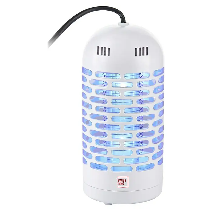 Swissinno Insektenvernichter LED Mini - 3 W, Wirkungsbereich: 20 m² - Nahaufnahme eines Swiss Inno Insektenvernichters, der Insekten mit UV-Licht anlockt und beseitigt. Er ist ein hygienischer Helfer im Haus.