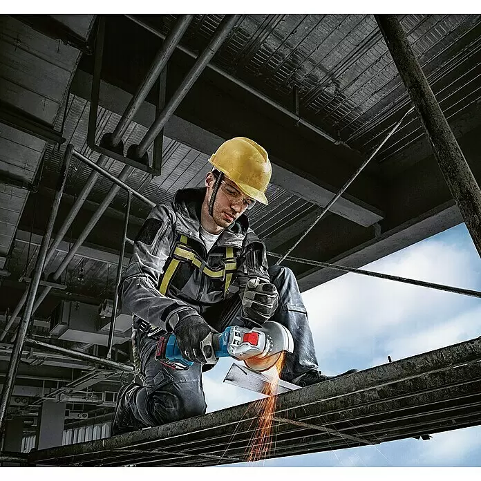 Bosch Professional AMPShare 18V Akku-Winkelschleifer GWX 18V-7 - Ohne Akku, Durchmesser Scheibe: 125 mm - Anwendungsbeispiel