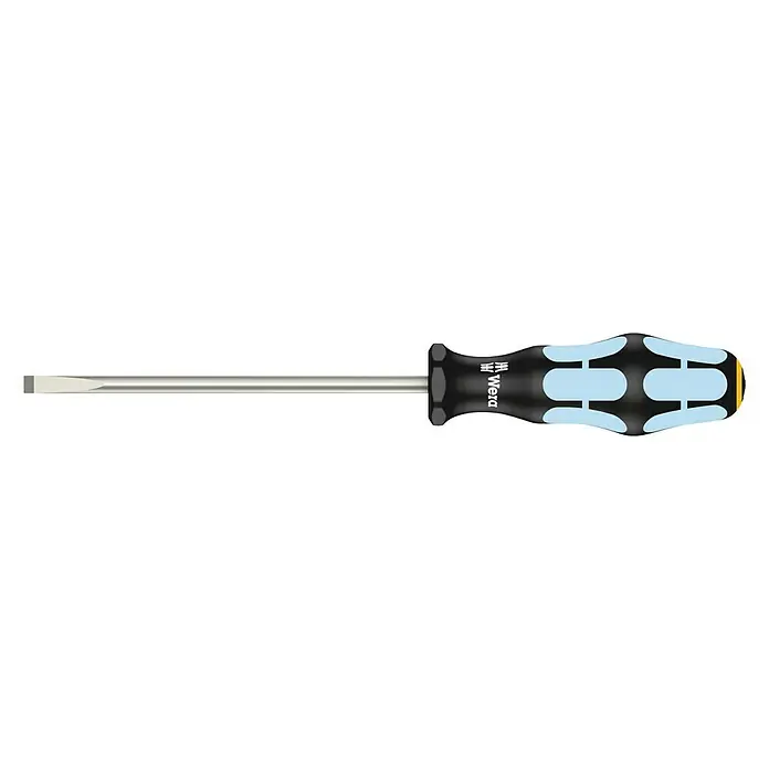 Wera Kraftform Plus Schraubendreher 3335 - Klingenlänge: 125 mm, Klingenbreite: 5,5 mm - Ein isolierter Wera Schlitzschraubendreher mit blau-schwarzem Griff vor schwarzem Hintergrund.