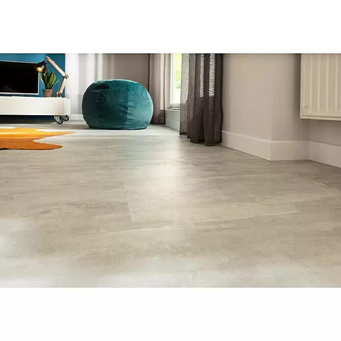 LOGOCLIC Sockelleiste Weiß - 260 cm x 16 mm x 90 mm, MDF - Heller, texturierter grauer Boden in modernem Raum, schafft eine helle und geräumige Basis.