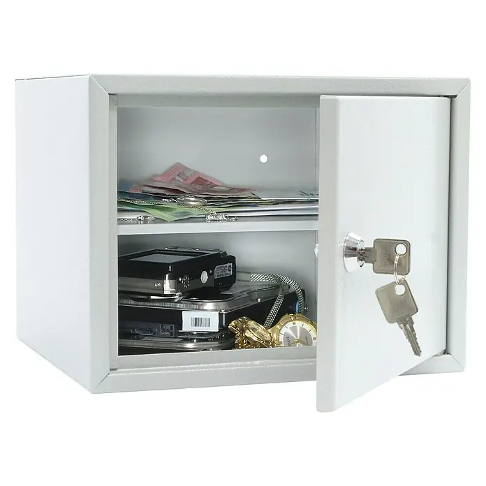 Rottner Möbeltresor Homecase - Zylinderschloss, Hellgrau, L x B x H: 250 x 230 x 190 mm - Ein offener, weißer Safe mit Wertsachen wie Bargeld, Schmuck und elektronischen Geräten.