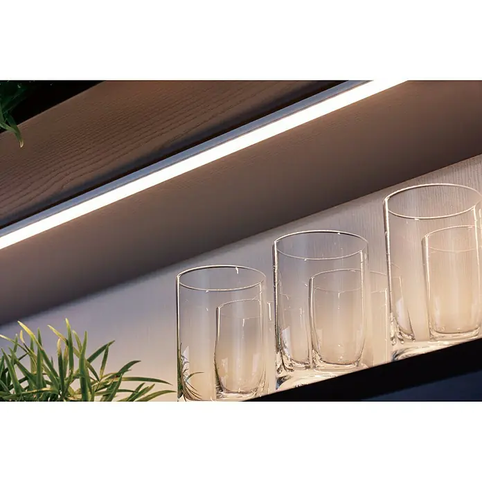 Paulmann Perfil difusor - Largo: 100 cm, Aluminio - Vasos de diferentes tamaños en un estante con iluminación LED. Cristalería elegante para el hogar moderno.