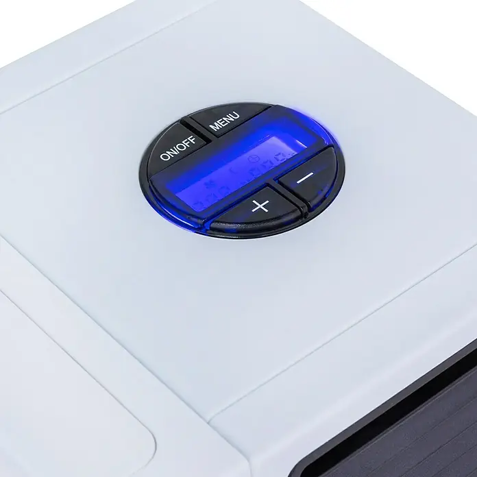 Proklima Luftkühler Mini USB - LED, 5 W - Nahaufnahme einer weißen Kühlbox mit einem Bedienfeld mit blau beleuchtetem Display und Tasten zur Steuerung von Funktionen.