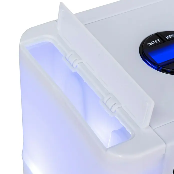 Proklima Luftkühler Mini USB - LED, 5 W - Nahaufnahme eines weißen tragbaren Eisbereiters mit geöffnetem Deckel und blauer Beleuchtung.