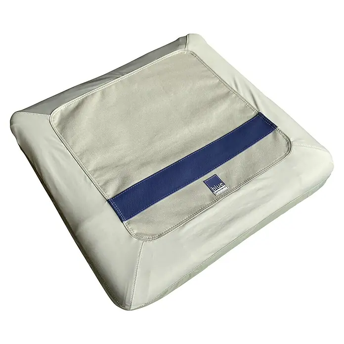 Blue Performance Lukenabdeckung - L x B: 400 x 500 mm, Ohne Moskitonetz - Quadratisches Sitzkissen in Beige mit blauem Akzentstreifen. Das Kissen bietet Komfort und Stil für jeden Raum.