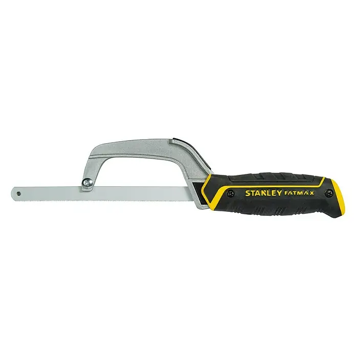 Stanley FatMax Metallsäge - Blattlänge: 300 mm - Das Bild zeigt eine Stanley Fatmax Metallsäge mit einem silbernen Rahmen, einem schwarzen Griff und einem gelben Akzent. Die Säge ist für präzise Schnitte konzipiert.