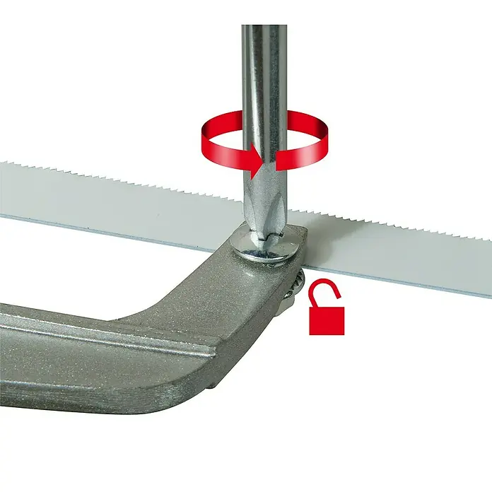 Stanley FatMax Metallsäge - Blattlänge: 300 mm - Nahaufnahme einer Metallsäge beim Spannen. Der Schraubendreher wird zum Festziehen verwendet, um die Säge zu sichern.