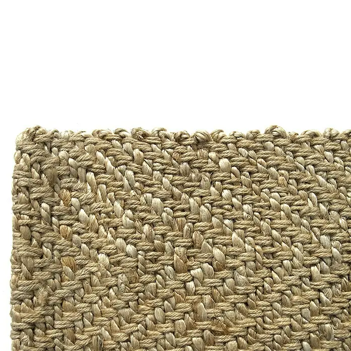 Alfombra de yute Alcázar - Natural, 170 x 120 cm, 100% yute - Primer plano de una alfombra tejida de fibra natural. La textura es claramente visible, dando a la alfombra un encanto rústico.